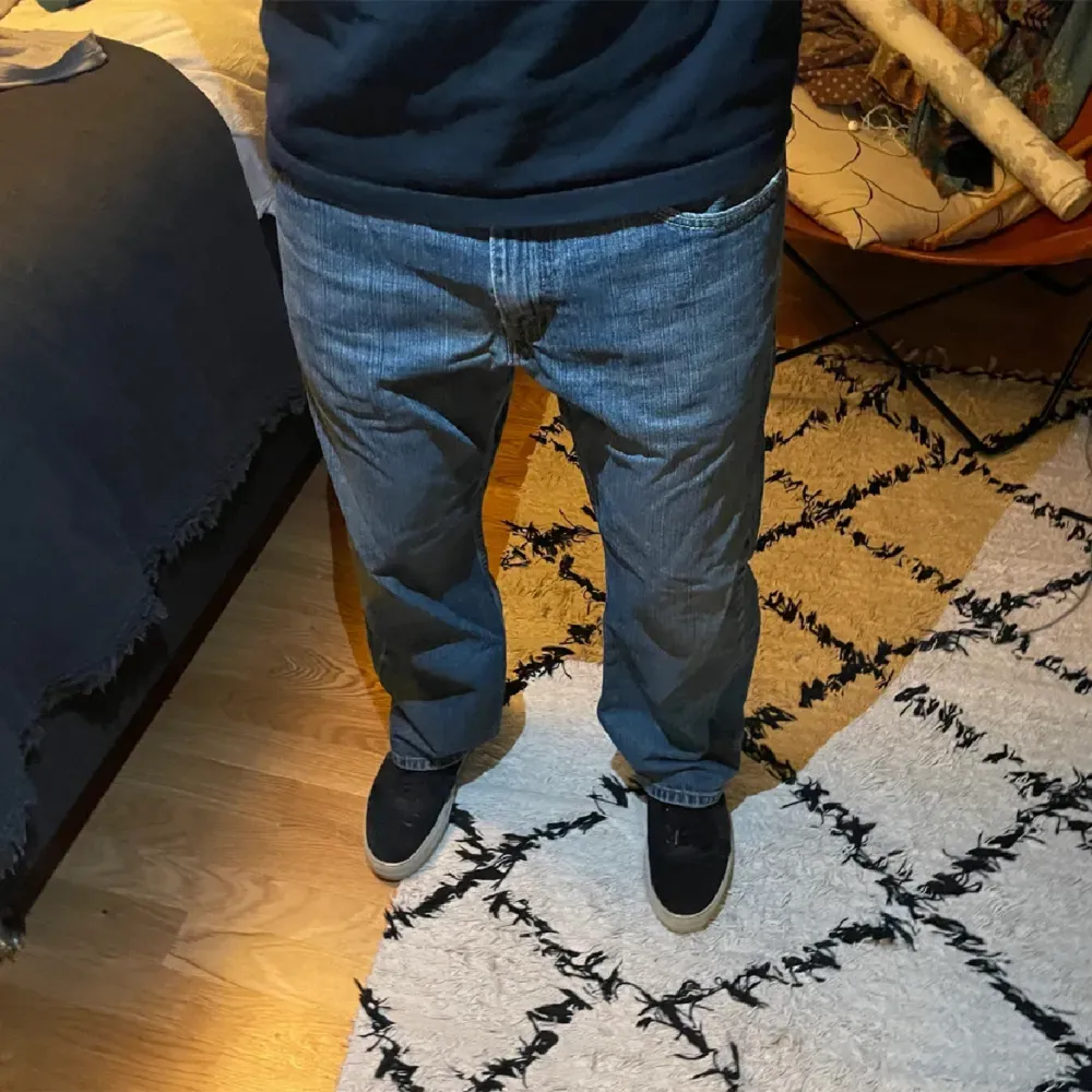 Ett par Levis vintage jeans, dem är åt det lite vidare hållet men inget överdrivet. Jeans & Byxor.