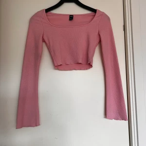 Crop top - Härligt crop top från SHEIN i ljusrosa färg. Den är aldrig använd då den är för liten för mig.