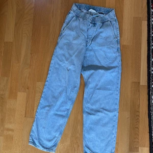 Jeans loose fit H &M - Härliga sommarjeans från H&M 