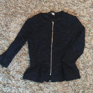 Kofta  - Kofta i fint skick. Stl 34 