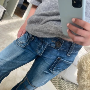 Bootcut,lowaist jeans❤️🥰 - Storlek: 152 men sitter som XS❤️