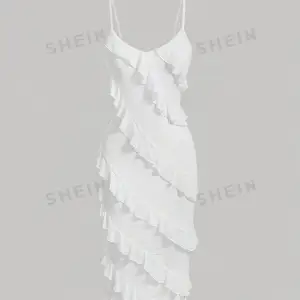 Säljer denna eleganta klänningen perfekt för student och sommar.🌺 Säljer på grund av att den inte kommer till användning. Är helt oanvänd och i toppskickt!🩷