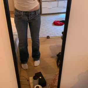 Dolce & Gabbana - Säljer mina Dolce & Gabbana jeans för att de ibge används längre. Skriv privat för mått💗(inte säker på om jag vill sälja)