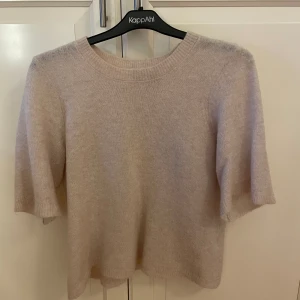 Stickad Tröja - Trekvartslånga ärmar. Nypris 799. Knappast använd.