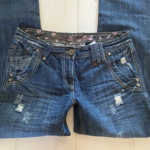 Baggy jeans - Super snygga baggy jeans som tyvörr är för stora för mig! 