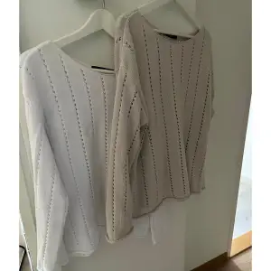 Säljer två tröjor i stl XS från lager157. Oversized i modellen så passar mig som bär S/M. En vit & en beige-grå. Använda få gånger 🌸 180kr för båda, en för 100kr 