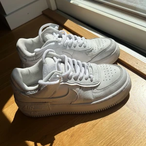Nike air force shadow - Använde men otroligt fint skick! Tvättade om vart annat. Köpta på Zalando för ett år sedan för 1300:-