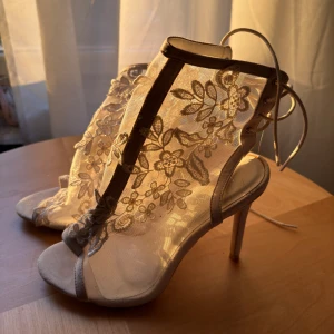 Klackar  - Klackar från Nelly, storlek 39. Sparsamt använda. 