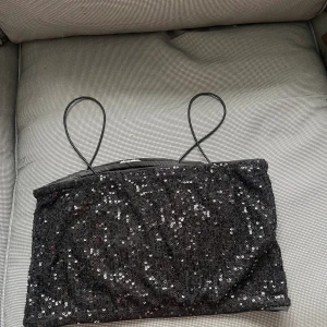 Glittrig festtopp - Superfin! Från HM Storlek s