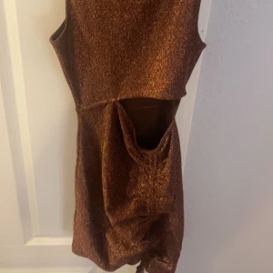 Klänning hm  - Klänning ifrån H&M i storlek xss. Använd 1 gång. Skriv för mer information. 