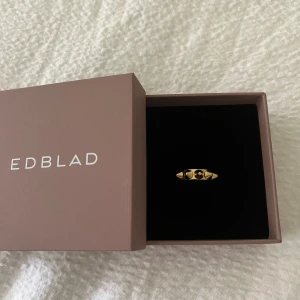 Peak Ring Single Gold - Nypris; 349kr Mitt pris; 200kr+frakt