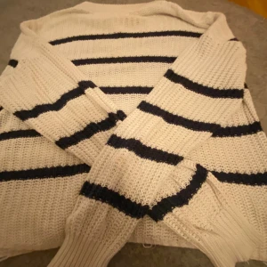 Randig stickad tröja!💞 - Jätte snygg tröja som inte används längre! 