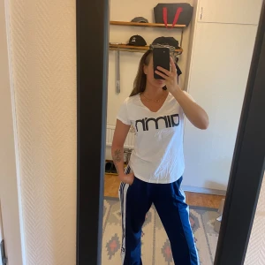 Aim’n T-shirt  - T-shirt från aim’n i storlek S. Använd men inga specifika defekter