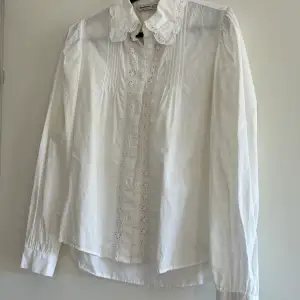 vit skjorta från Stradivarius 