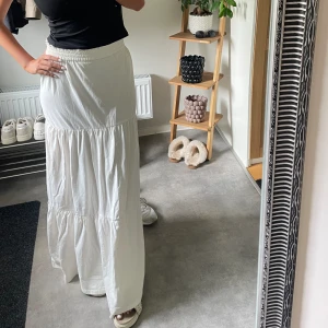 Kjol - Aldrig använd!! Är 170cm lång 🫶🏼