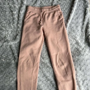 Mjukis - Rosa mjukis från H&M.    Kontakta för mer information/fler bilder. Kan postas men köpare står för frakten, kan mötas upp i malmö