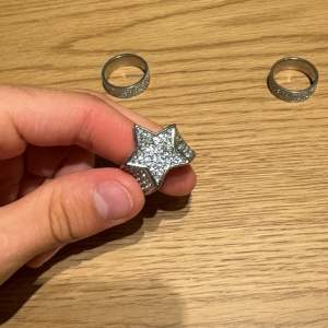 Stjärn Ring med lysande stenar från en Lil Baby collection.  Nypris 1150.