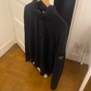 Stone Island Kofta - Nypris: 4300 kr  Mycket bra skick! Storlek: XL