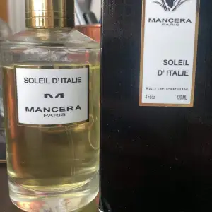 Säljer sampels av denna Mancera soleil d'italie, finns i 2/3/4/5/10 ml.  Pris diskuteras i DM!  Riktigt fräsch och fin sommardoft!🍋
