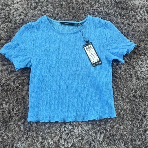 Blå topp - Jag säljer en blå topp från Vero Moda då den inte heller kommit till användning. Prislapp finns kvar och nypriset är 149 kr!