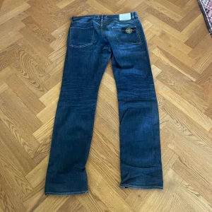 Stone Island Jeans - Fina jeans från Stone Island. Slim fit. Knappt använda.
