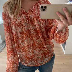 Blus - Superfin blus köpt secondhand utan defekter☀️
