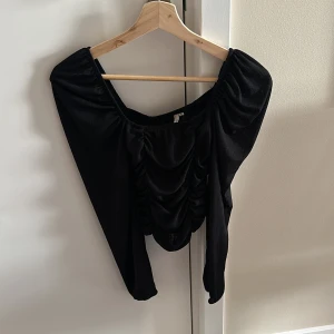 Nelly topp  - Knappt använd, jätte söt. 