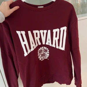 Sweatshirt  - Hör av er vid fler frågor!