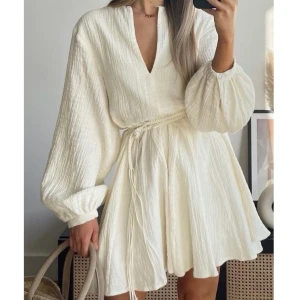 Jättesöt off-white/beige från HM.  - Bomullsklänning från H&M. Str M  Endast använd 1 gång