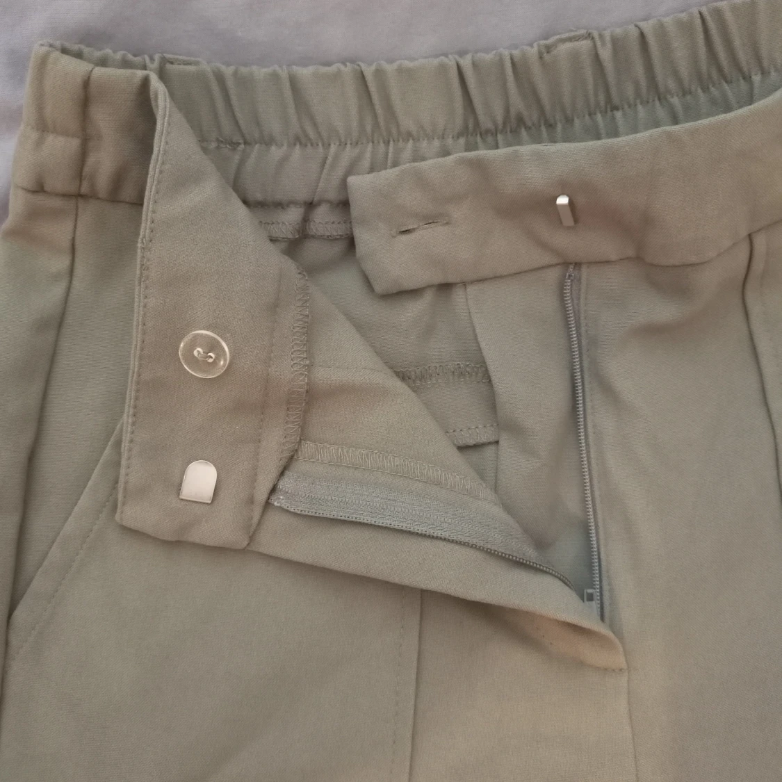 Khakigrön cargobyxa - 92