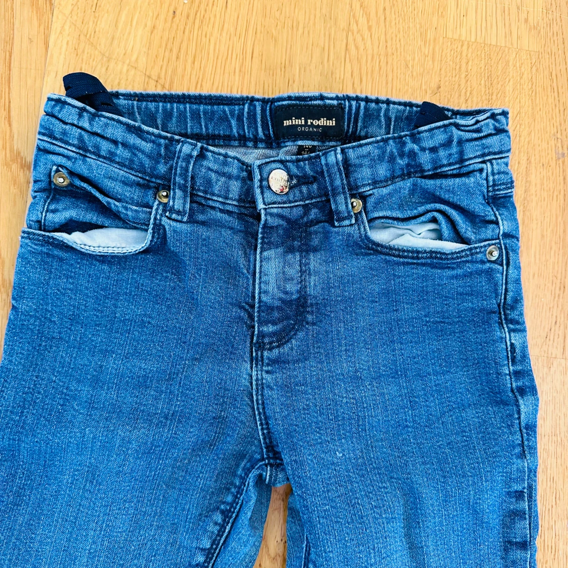 Mini Rodini jeans för flickor. Storlek 140/146. Jättefint skick. Hammarby Sjöstad. - 90