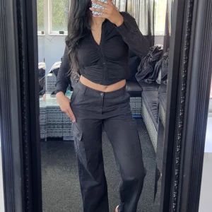 Svarta cargo byxor - Passar till allt🤩