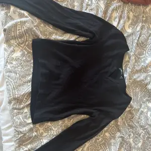 Gullig svart enkel tröja som är storlek Xs🥰