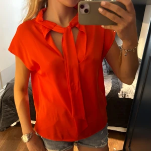 Zara Blus - En fin somrig blus från Zara. Helt oanvänd i storlek Small.