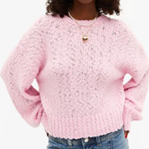 Stickad tröja💕 - Rosa fin stickad tröja, säljs då den inte kommer till användning! Super fin och inte använd alls mycket💕 