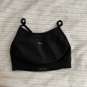 Gymshark sport bh - Lite sliten vid gymshark loggan