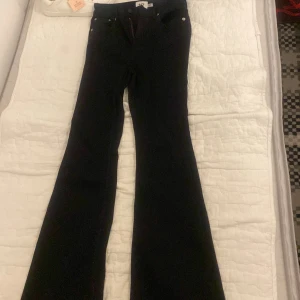 Svarta highwaist jeans - Storlek S highwaist helt nyanvända och nyköpta ifrån lager 157