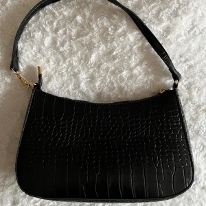 Super söt svart väska💗 - Helt ny!!