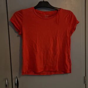 T-shirt  - En enkel t-shirt, använd typ 4 gånger