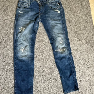 Replay anbass - Säljer ett par fräscha replay anbass jeans. Bara använt fåtal gånger 
