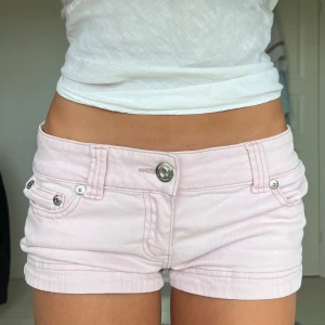 Rosa shorts - Midjemått: 41cm rakt över 💕