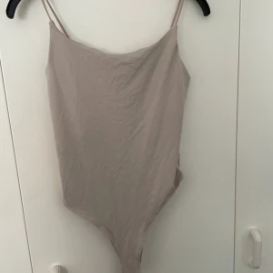 Body från Primark S - En fin body i storlek S från Primmark aldrig använd så den är i ny skick💕 Köparen står för frakten 