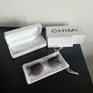 Chimi 04 Grey - Cond 9/10, knappt använda, box o allt medföljer, nypris 1400kr