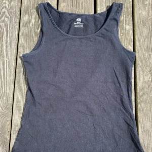 svart linne  - svart linne som passar till allt 