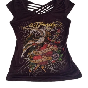 Ed Hardy Tröja - Skriv för att se mer bilder eller om ni har några frågor! Skriv också innan ni använder ’köp nu’ 🤍