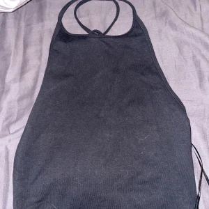 Svart topp  - Jätte fin topp men som aldrig kommit till användning så lappen är kvar.