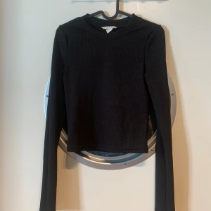 Svart långärmad tröja - Superfin långärmad tröja!
