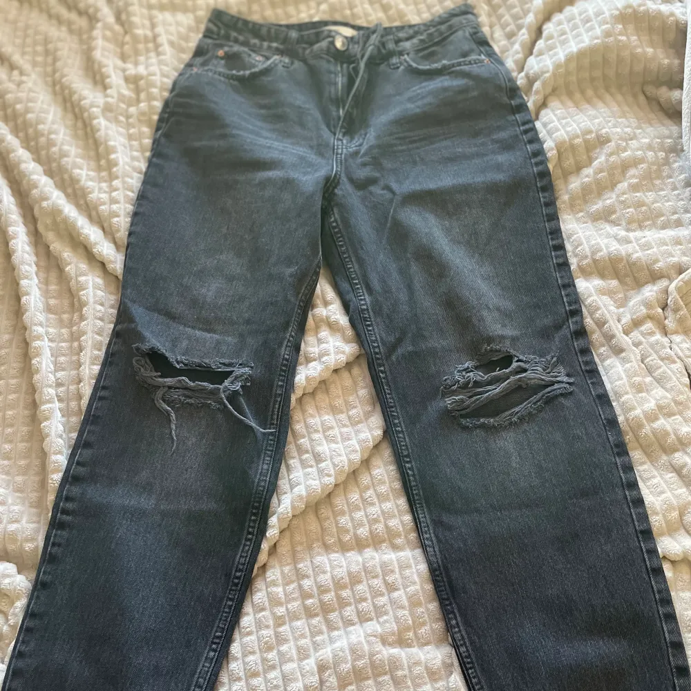 Mom jeans från Gina! Använt 2 gånger! . Jeans & Byxor.