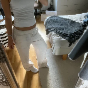 Linnebyxor  - Jättesköna linnebyxor från Cubus. På bilden har jag vikt ner resårbandet! Pris kan diskuteras ! 