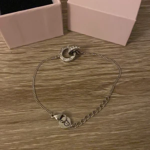 Edblad armband  - Säljer detta armband från Edblad då jag bytt till guldsmycken, nypris 399, pris kan diskuteras vid snabb affär 